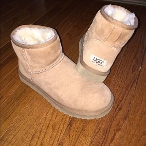 Ugh short chestnut boot