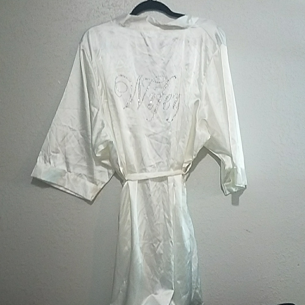 Wifey kimono robe nwot