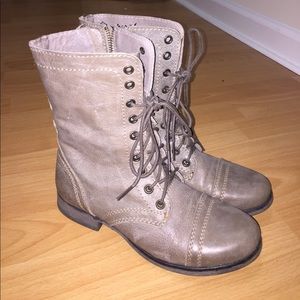 Combat boots