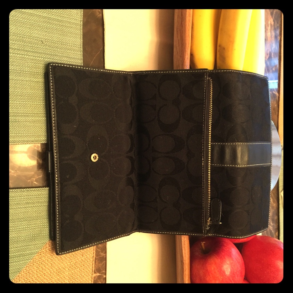 Coach Wallet - lightly used 💖💖💖