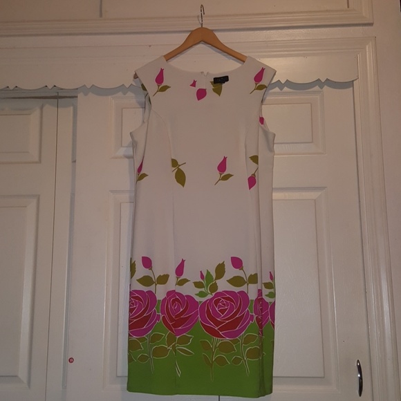 A line dress - Picture 2 of 3