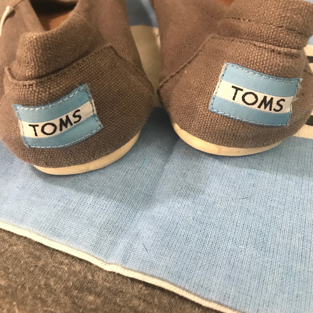 TOMS - Picture 2 of 6