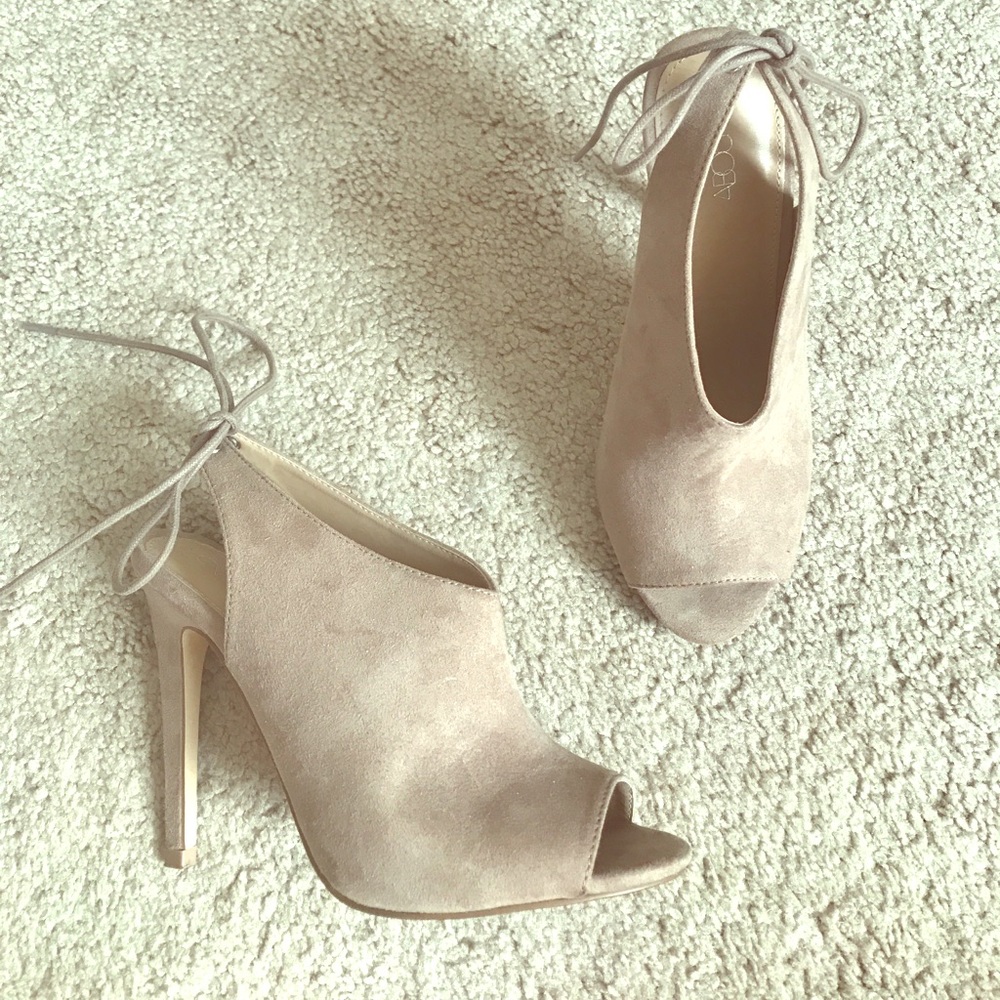 ABOUND nude suede bootie