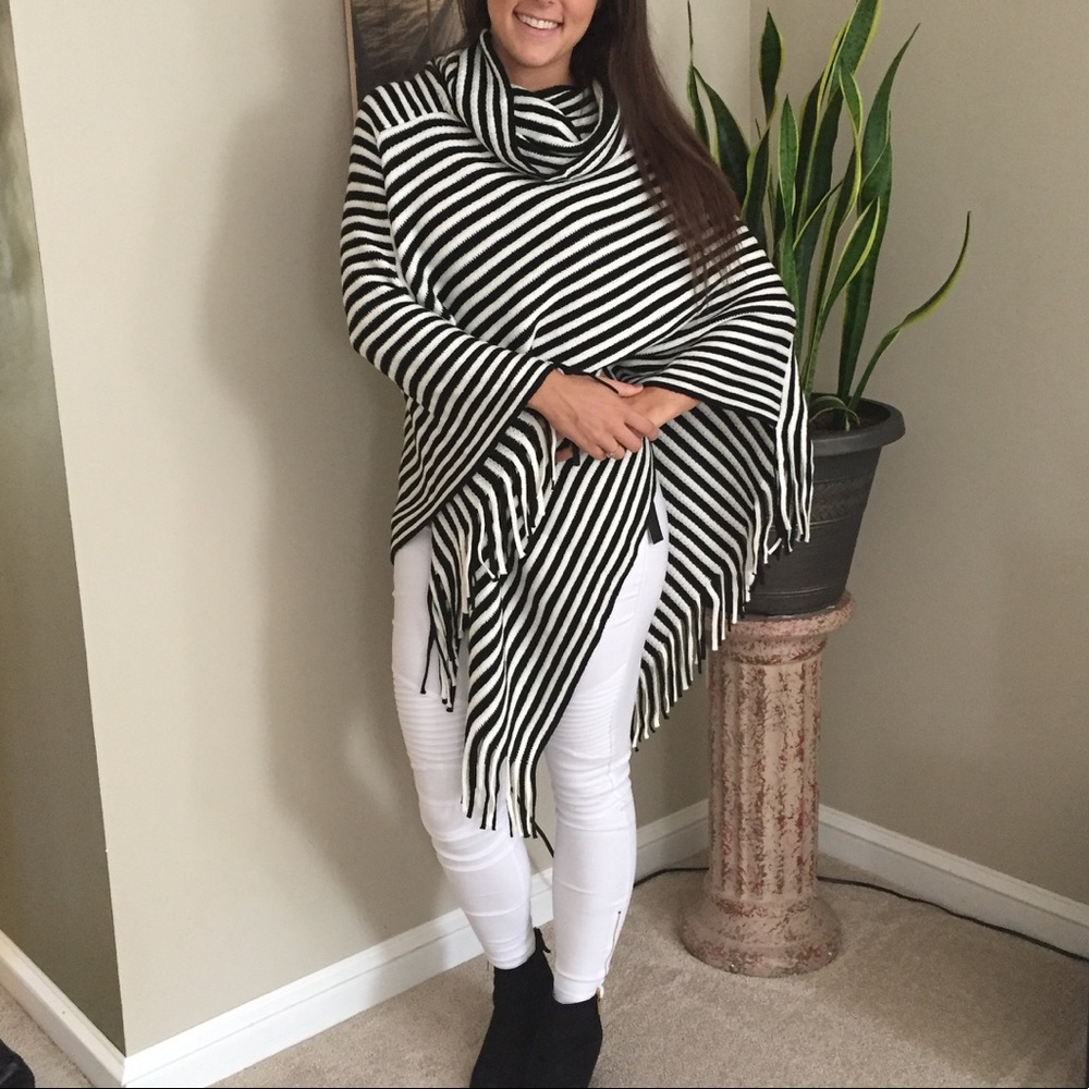 Poncho - Striped/Fringed - Picture 3 of 4