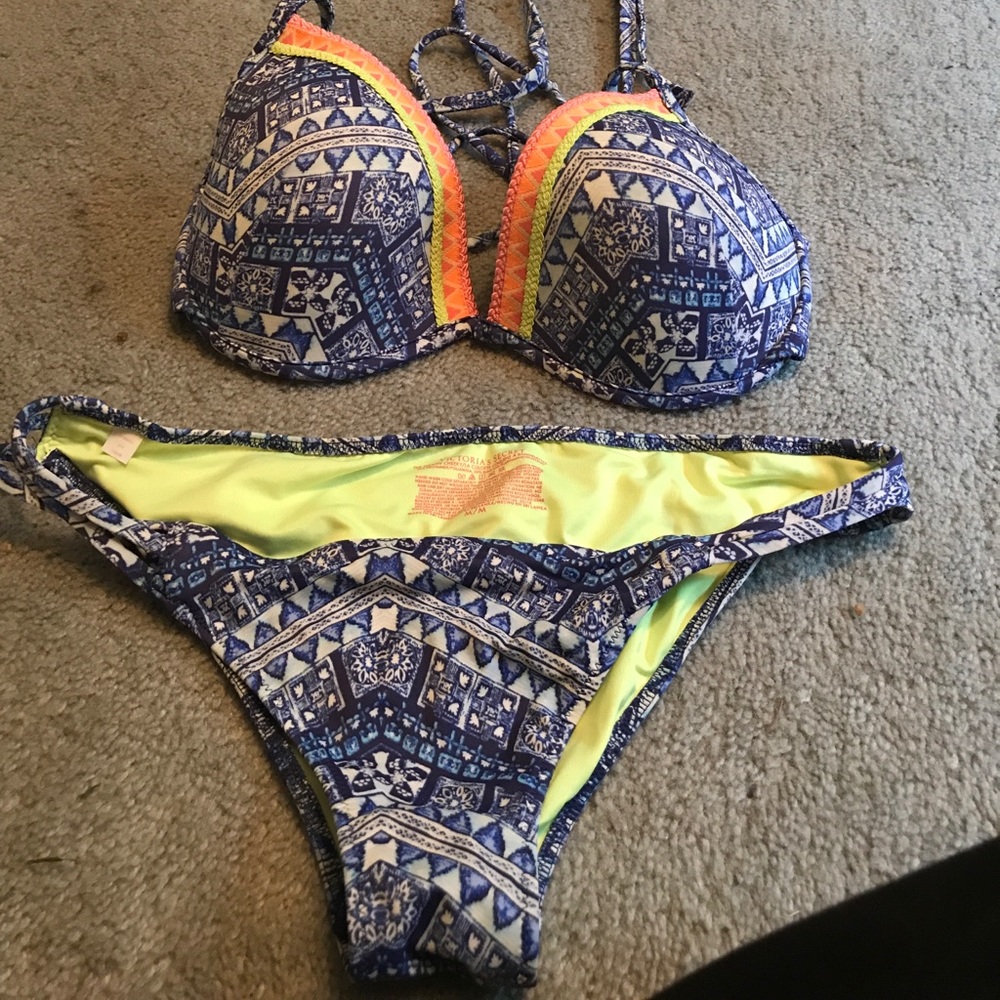 Victoria’s Secret bikini