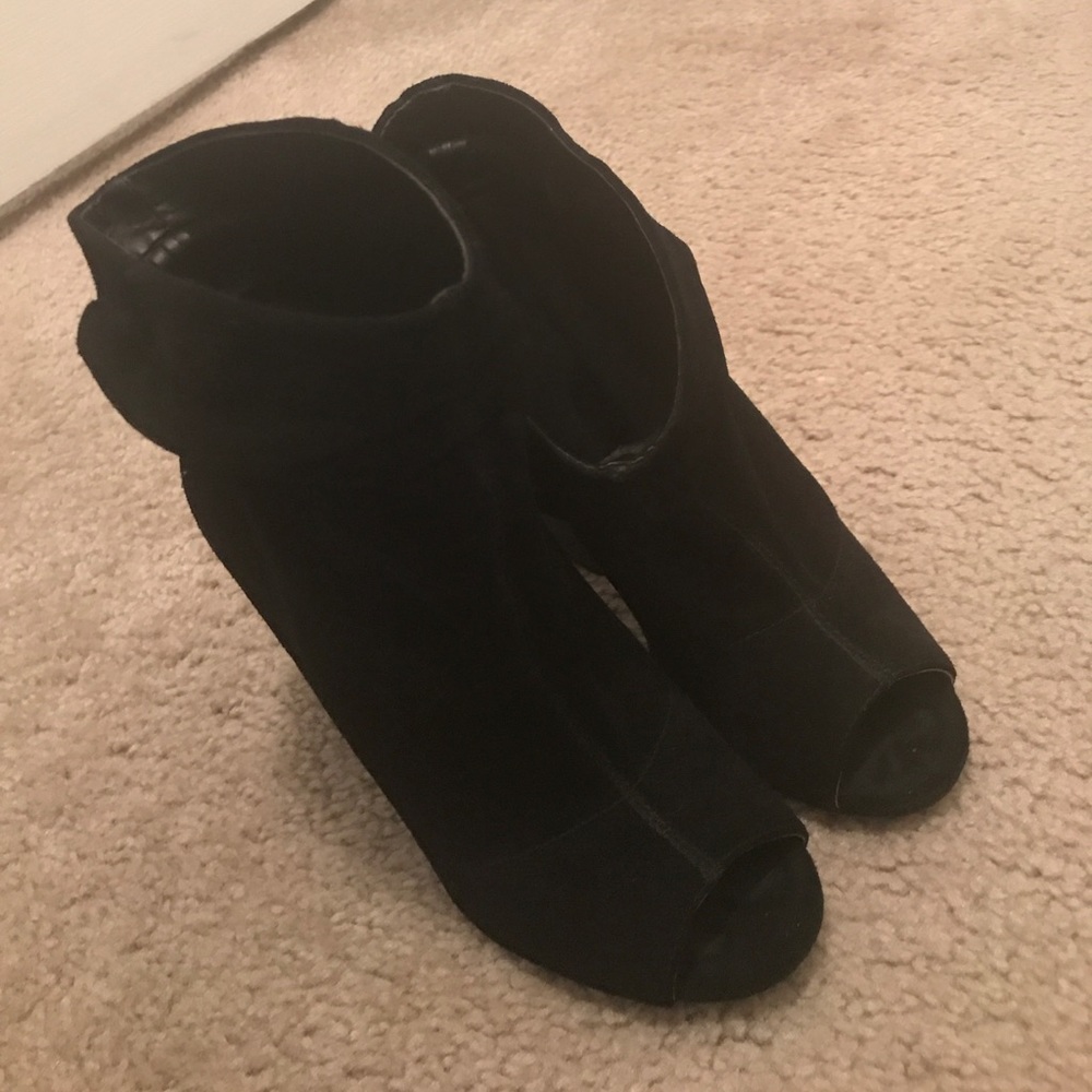 Super cute Chinese Laundry open toe slouch bootie!