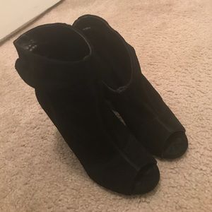 Super cute Chinese Laundry open toe slouch bootie! Super cute Chinese Laundry open toe slouch bootie!