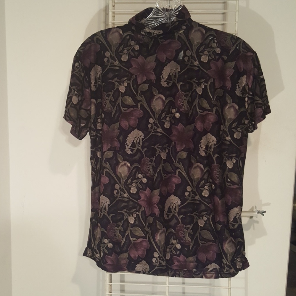 Mock short sleeve turtle neck.