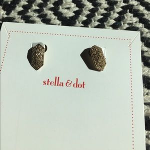 Stella & Dot Valor Stud earrings