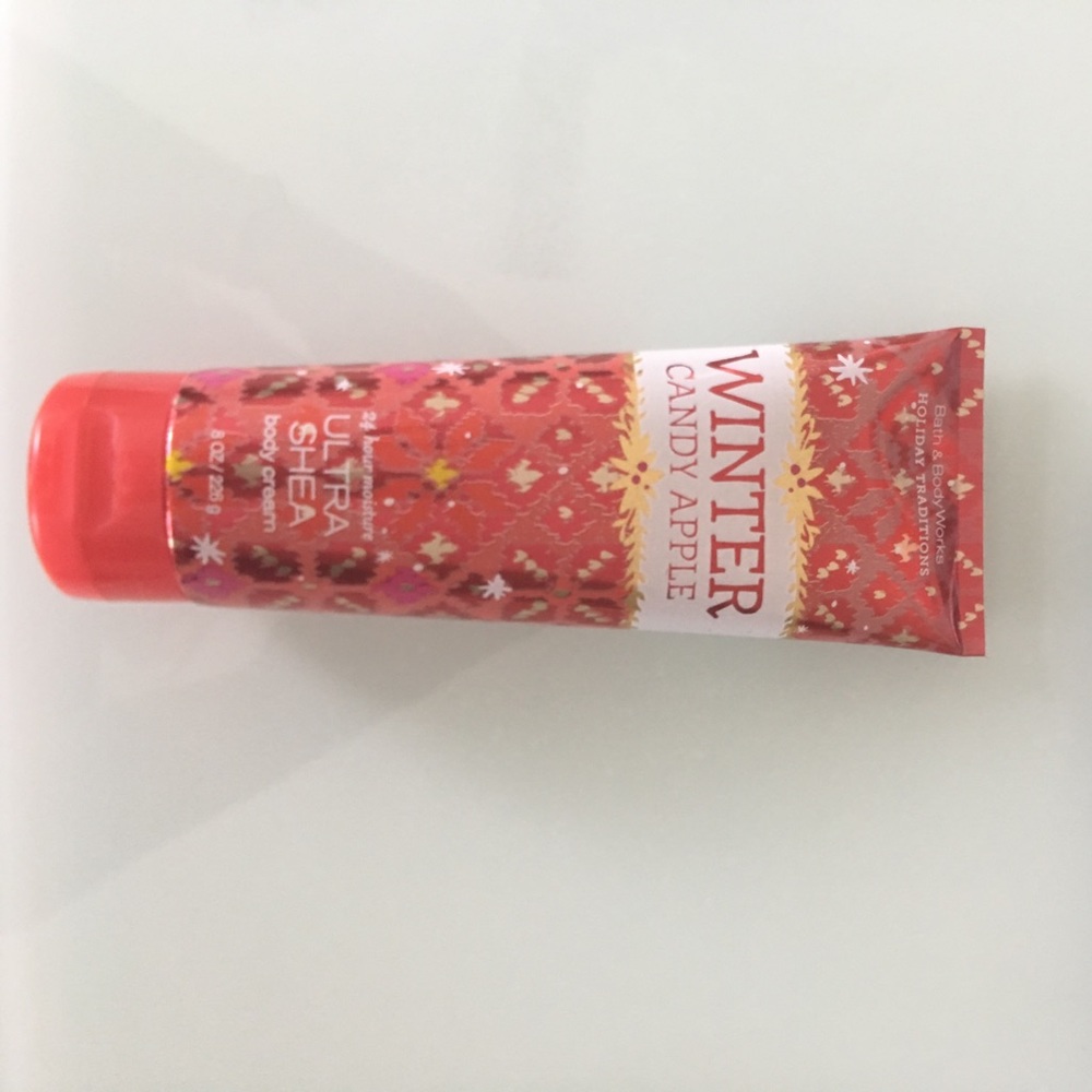 Bath & Body Works: Winter Candy Apple Body Cream