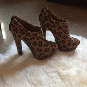 Leopard Print Booties Size: 6