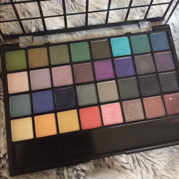 ELF Makeup - Eye Shadow Pallet ELF Makeup - Eye Shadow Pallet