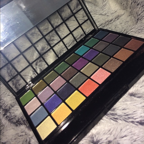 ELF Makeup - Eye Shadow Pallet ELF Makeup - Eye Shadow Pallet