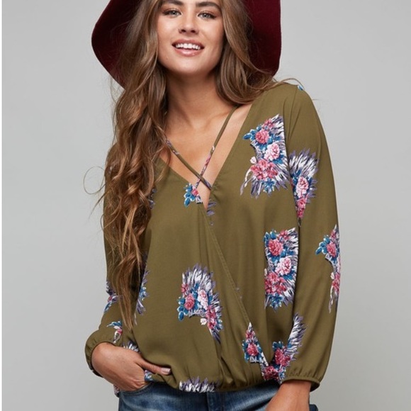 ❗️Last 1! SMALL Olive Indian chief top - Picture 5 of 8