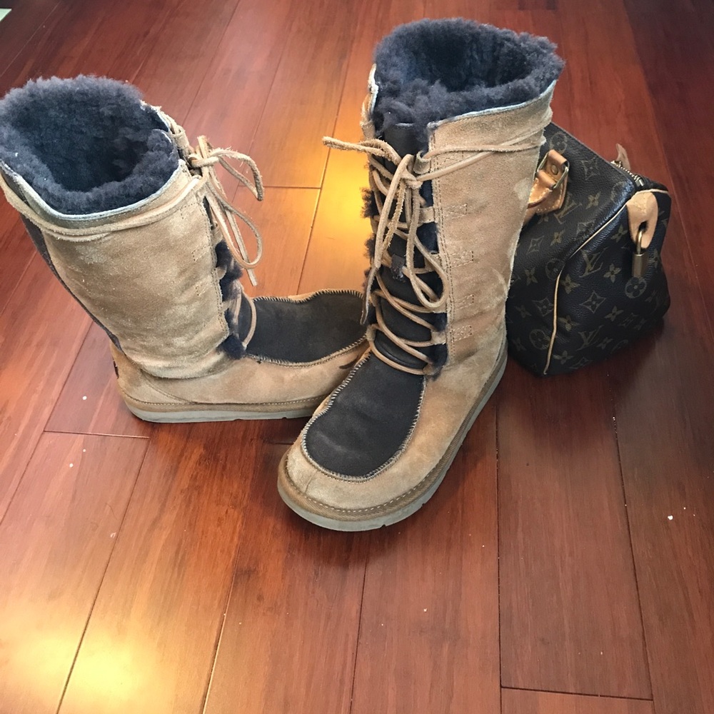 UGGS UPTOWN