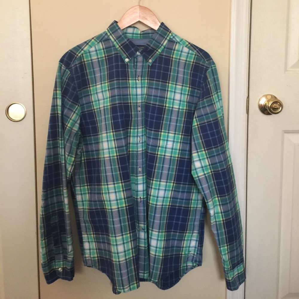 Long-sleeve plaid casual button-down shirt