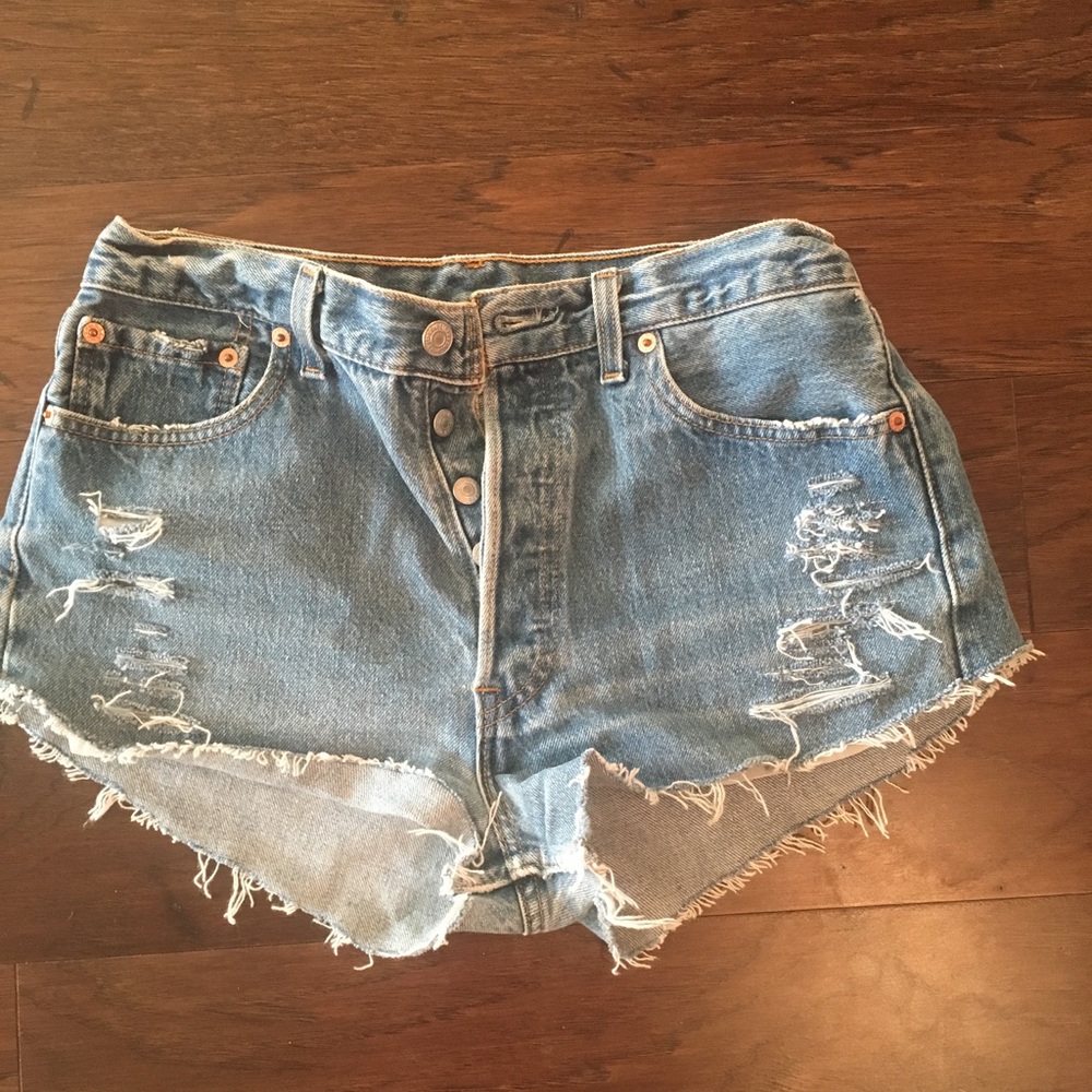 Levi High Waisted Button Up Shorts - 27/28