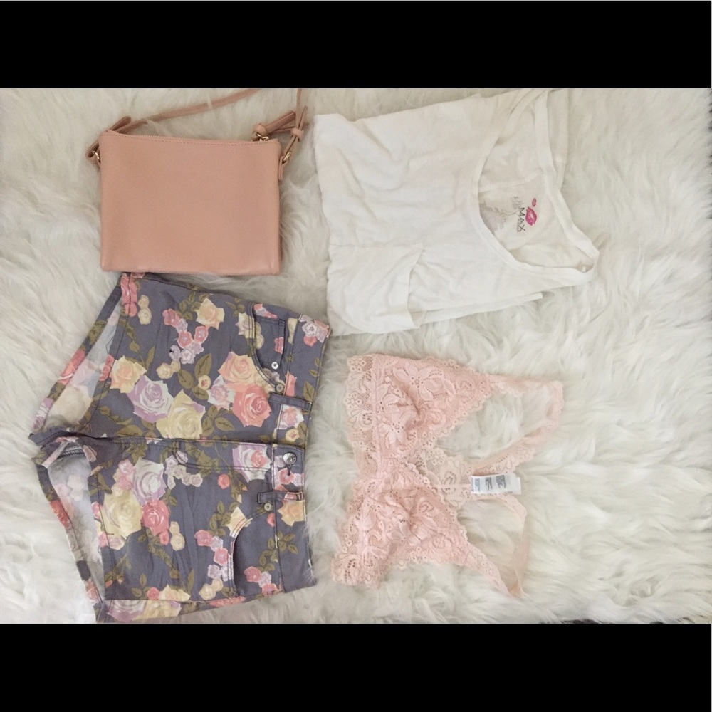 H&M high waisted floral printed SHORTS.