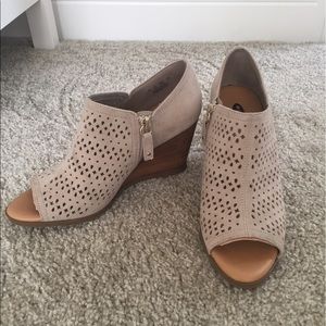 Dr Scholls tan suede wedge sandal