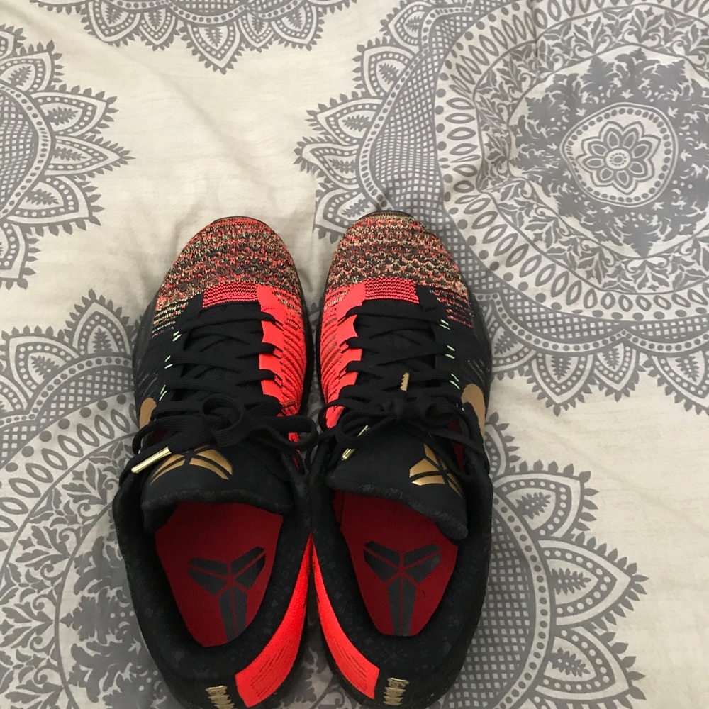 Kobe XI Christmas size 10