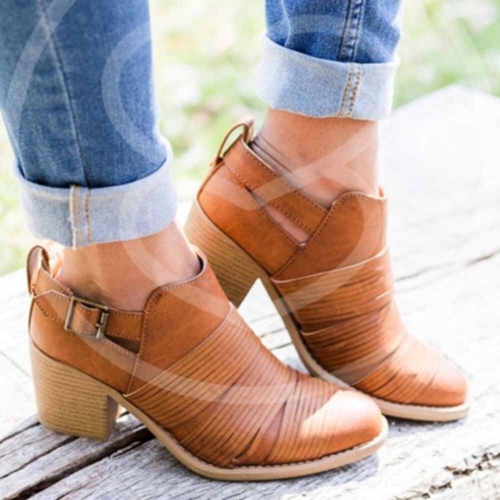 🎉SOLD OUT🎉CUT OUT BUCKLE BOOTIE