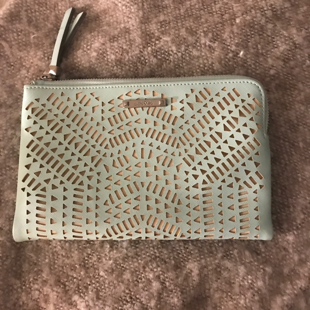 Double zipper clutch