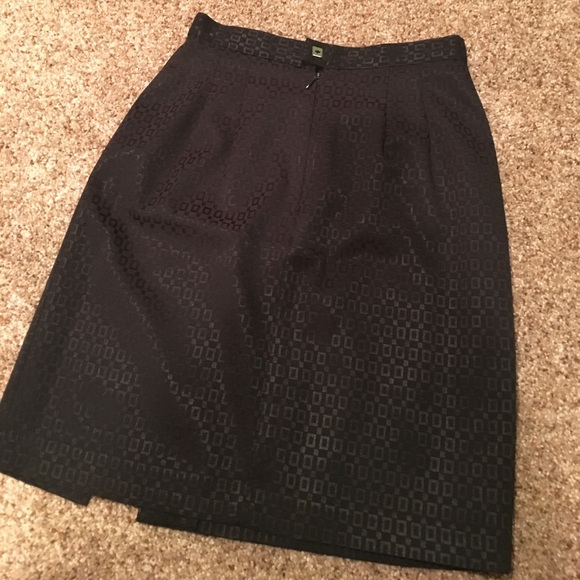 Skirt and halter top set. - Picture 2 of 5