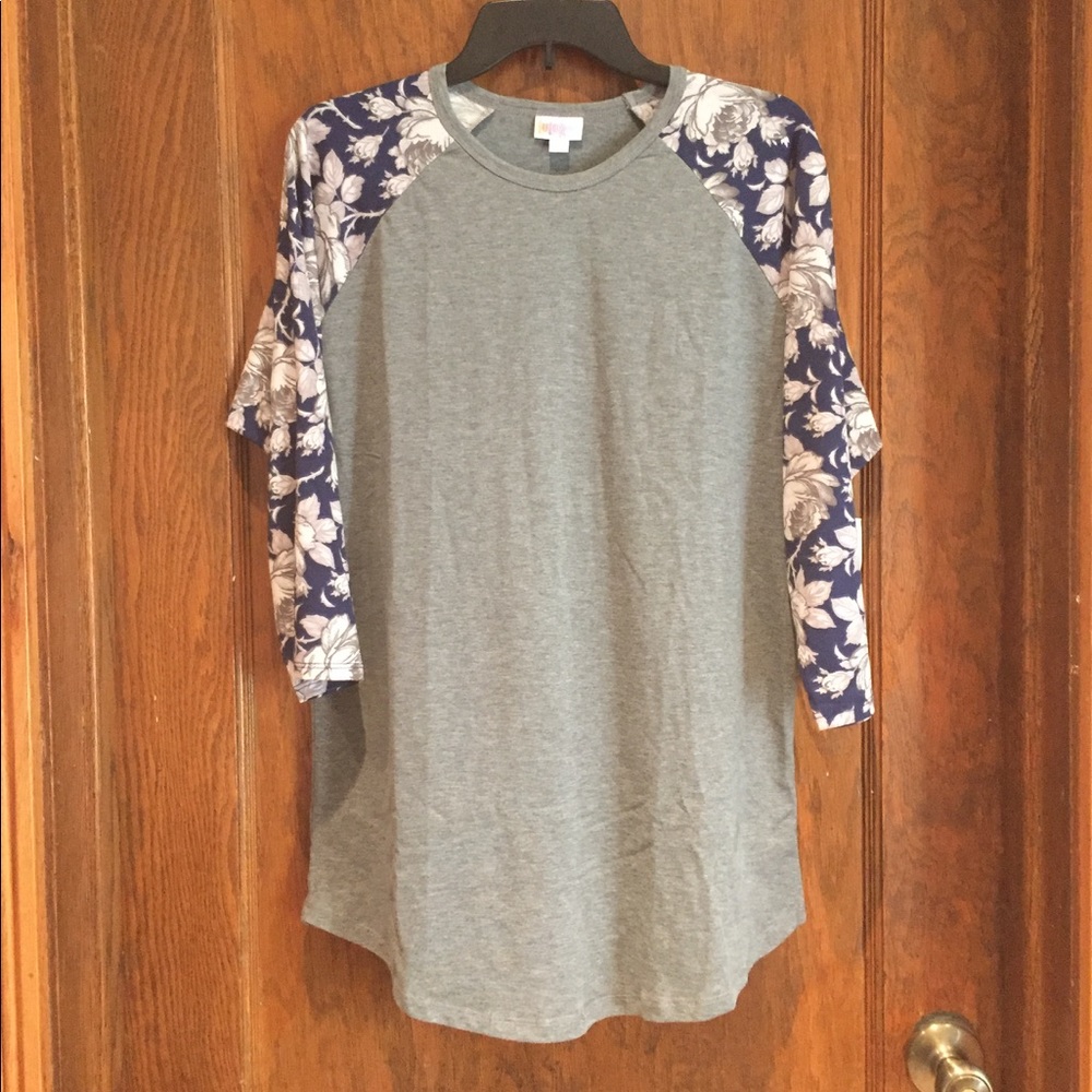 SALE! BNWT Disney Roses w/ Navy Sleeve Randy