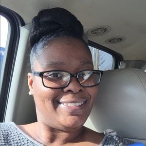 Meet your Posher, Desiree