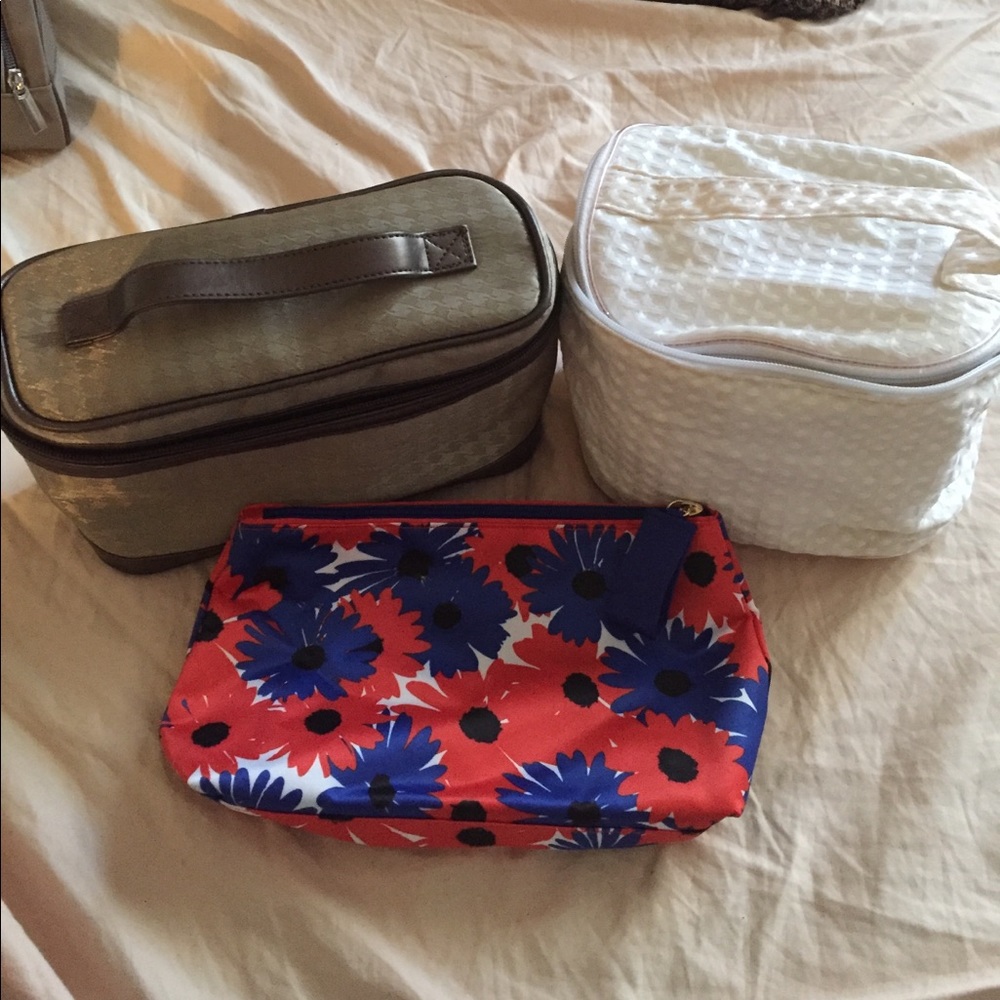 SOLD !!!!THREE (3) MAKE UP BAGS WITH ZIPPERS