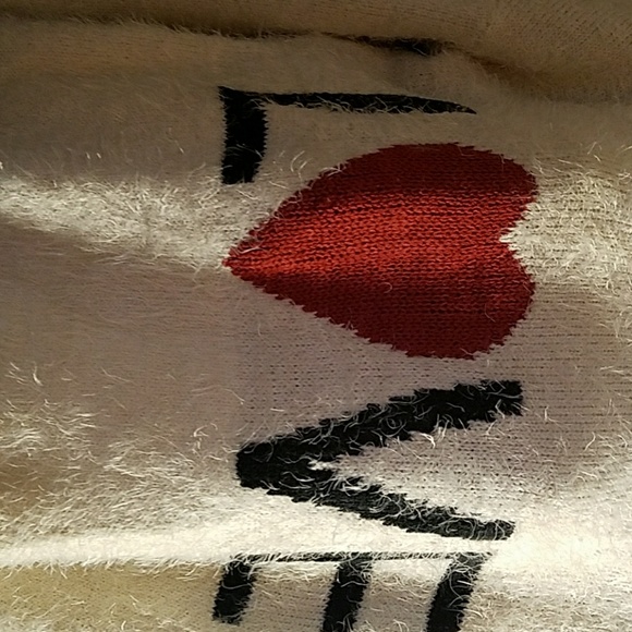 Awsome sweater - Picture 4 of 5