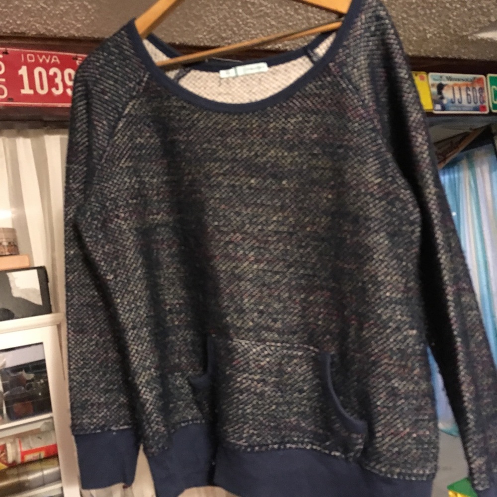 Navy blue/red/yellow sweater with pocket