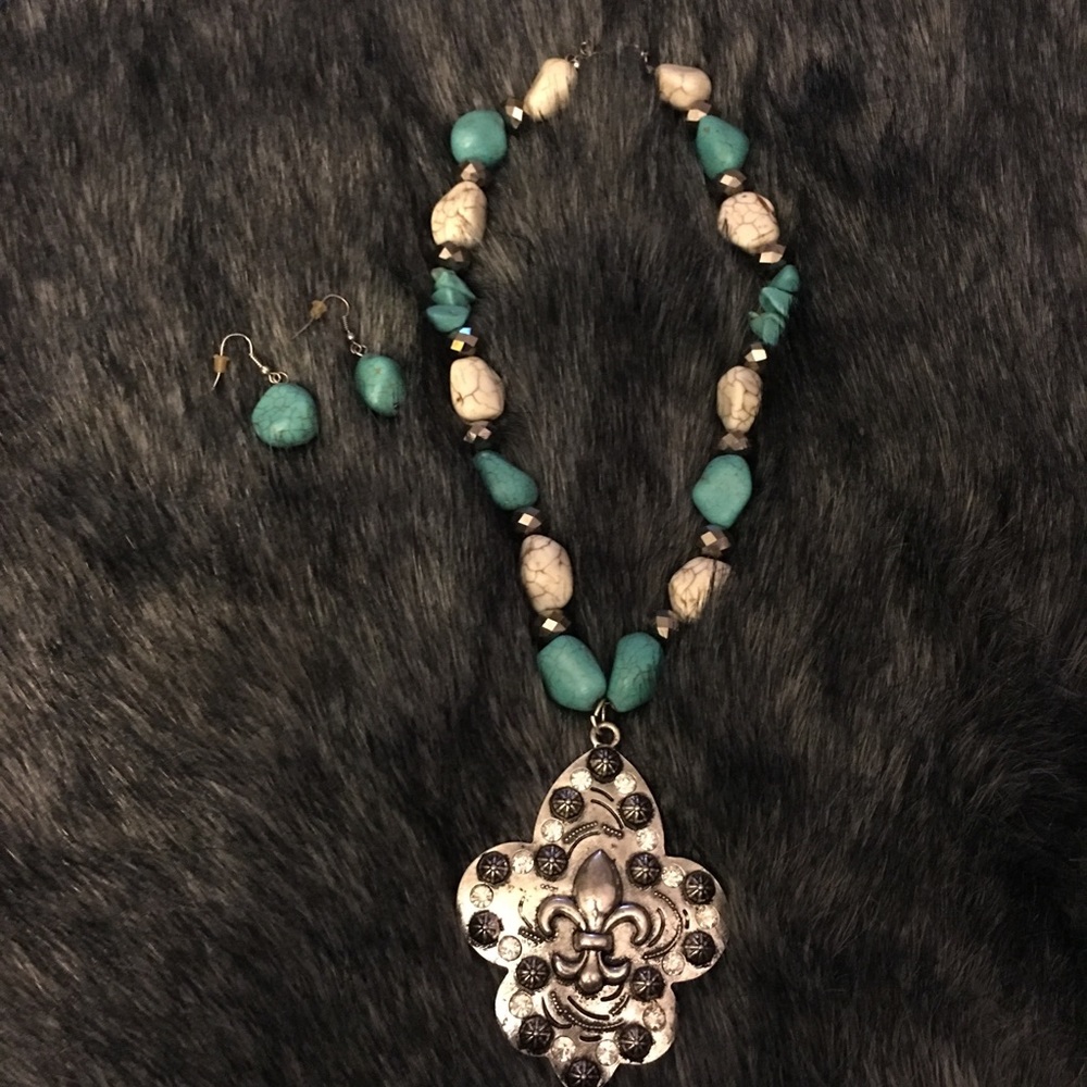 Matching Silver/Turquoise Necklace & Earrings Set