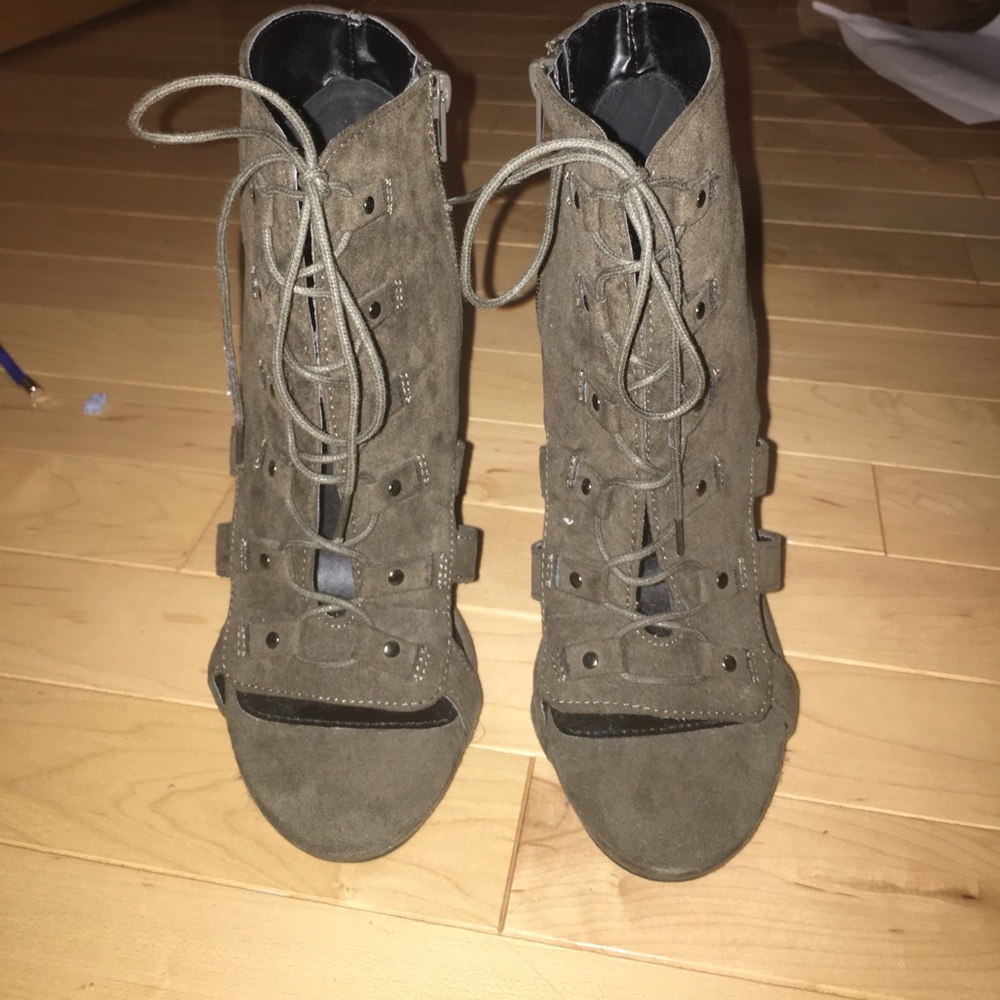 Suede 4 in heels in olive