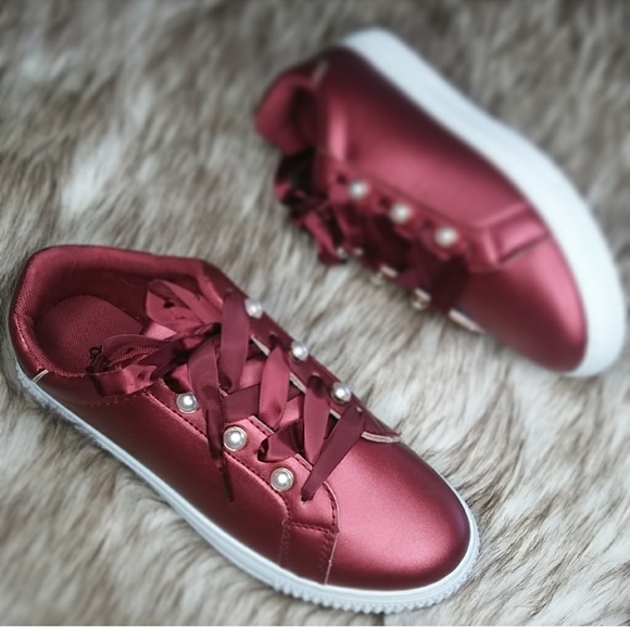 🆕//The kelsey// Burgundy lace up Sneaker - Picture 3 of 4