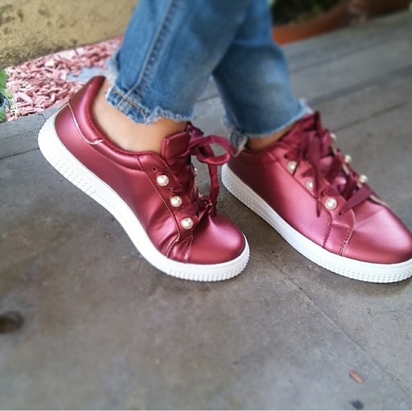 🆕//The kelsey// Burgundy lace up Sneaker - Picture 4 of 4