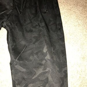 Japanese style capri camo jogger size M