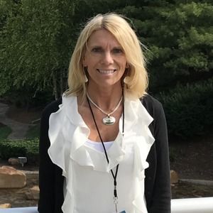 Meet your Posher, Lorie