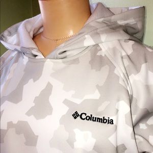 New Women's Columbia Camo Gray Hoodie Sweater