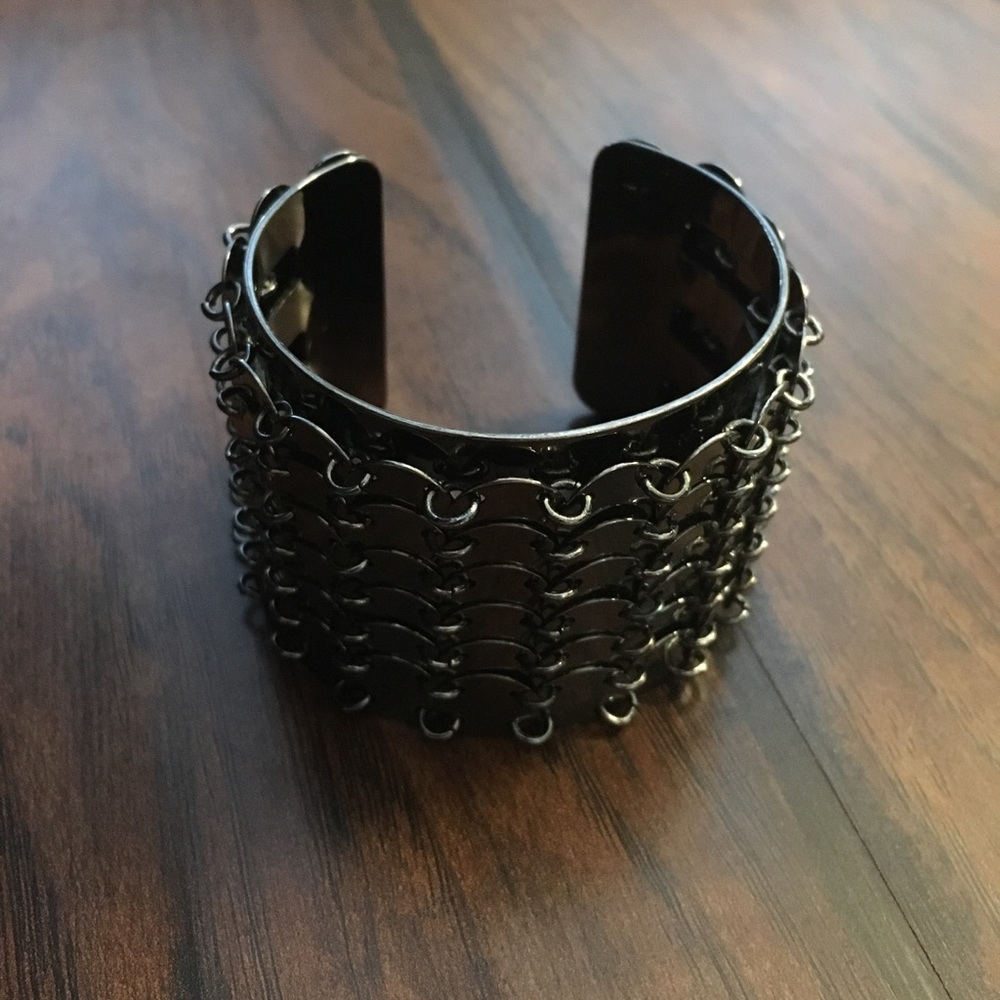 Metallic bracelet