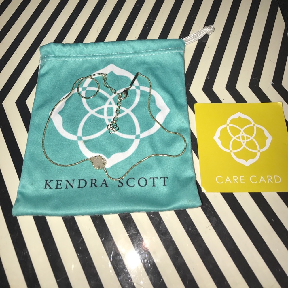 White Kendra Scott necklace - Picture 1 of 2