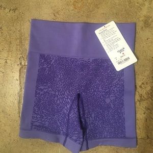 NWOT Lululemon Iris Sculpt Short 4