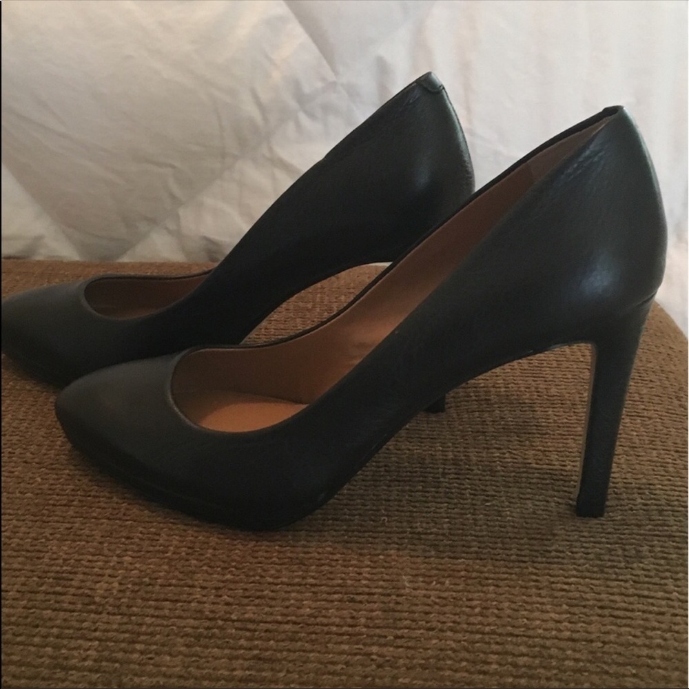 Banana Republic Black Pumps