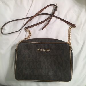 Michael Kors Jet Set purse