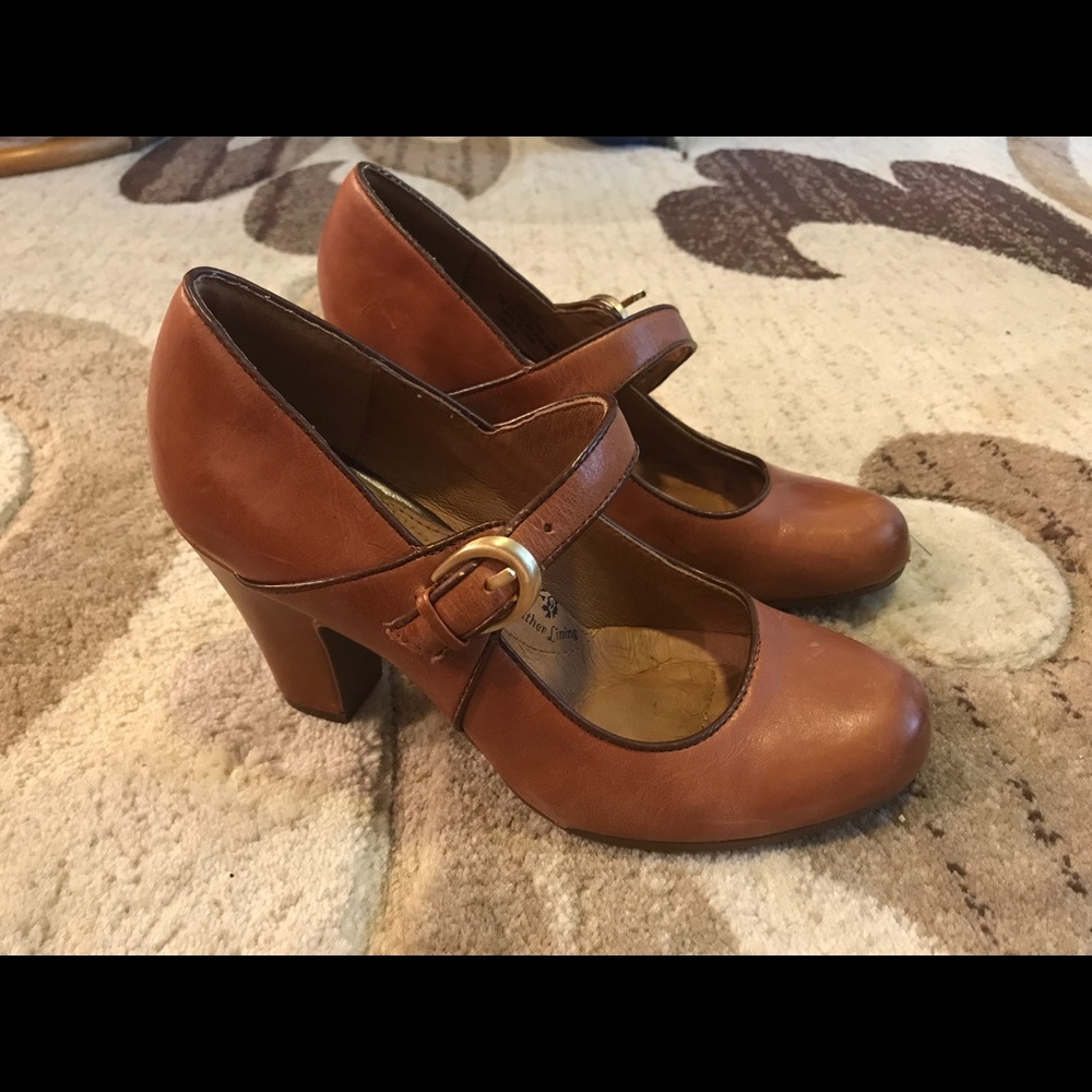 SOFT Leather high heels