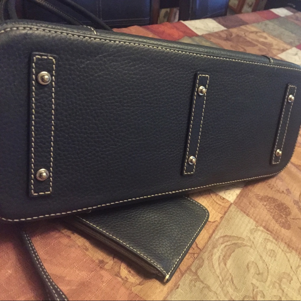 Dooney and bourke purse and wristlet large bag - Picture 2 of 7