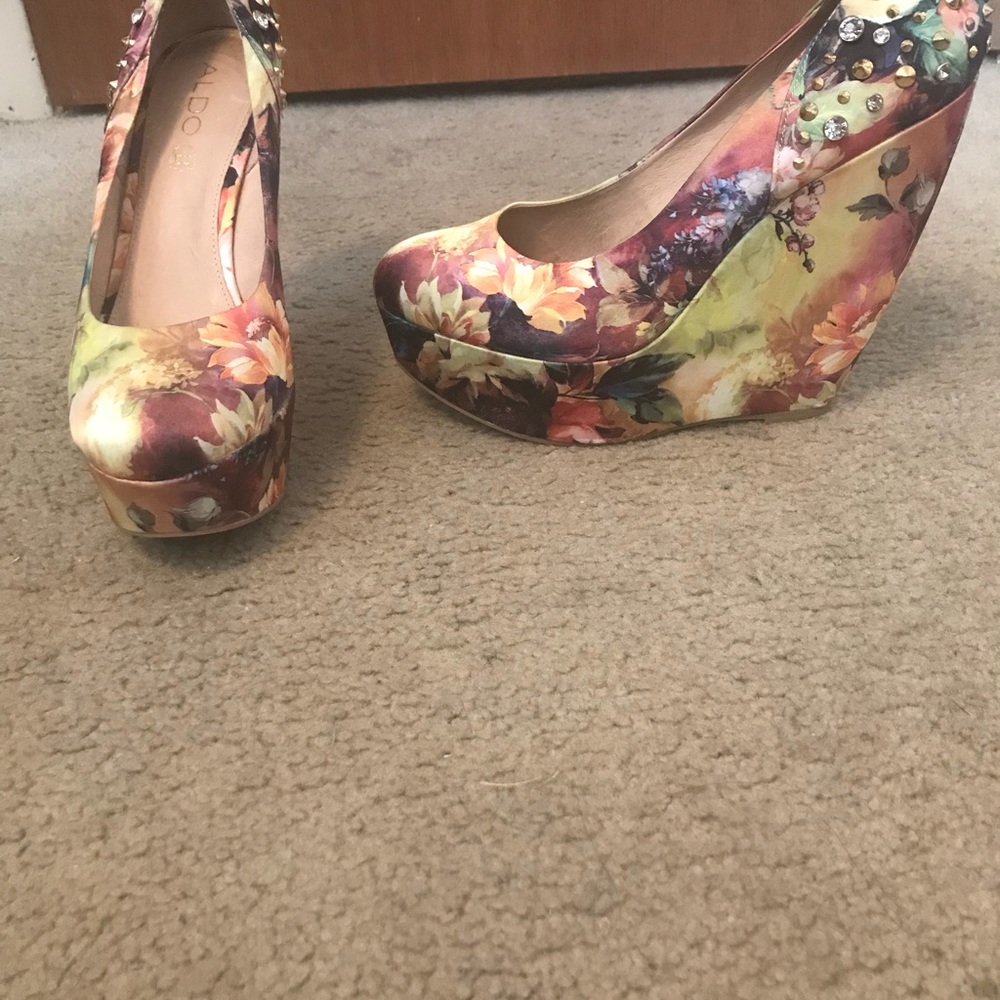 Shoes - Picture 4 of 5