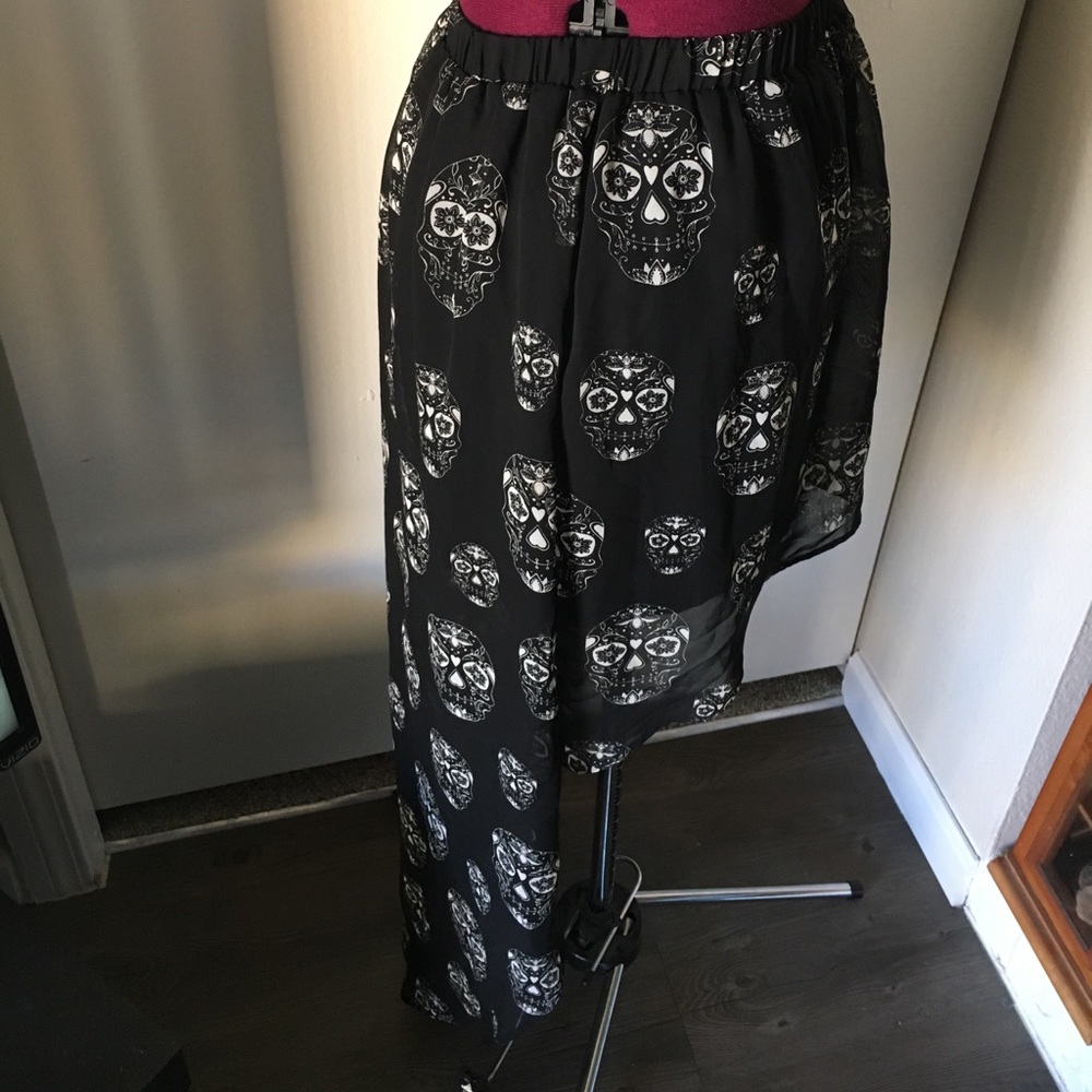 Black Skull High Low Skirt