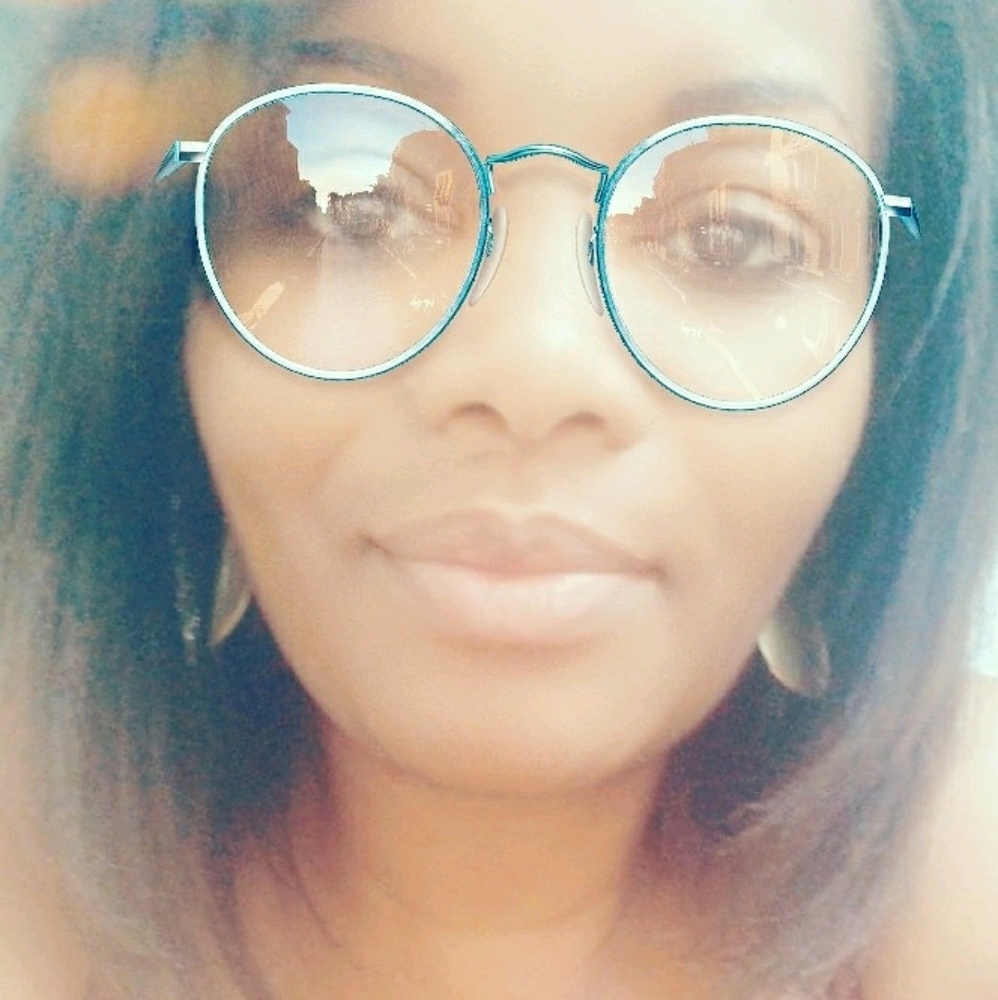 Meet your Posher, April