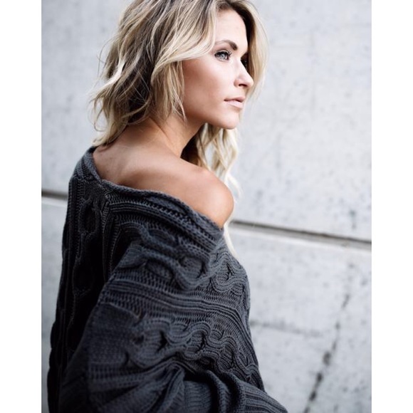 🆕Dark Olive Knit Sweater - Picture 6 of 8